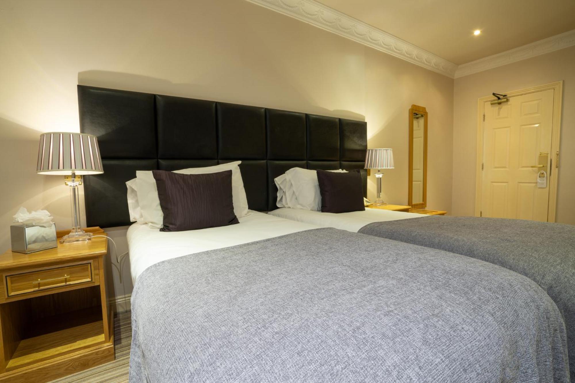 Waterton Park Hotel Уейкфийлд Екстериор снимка