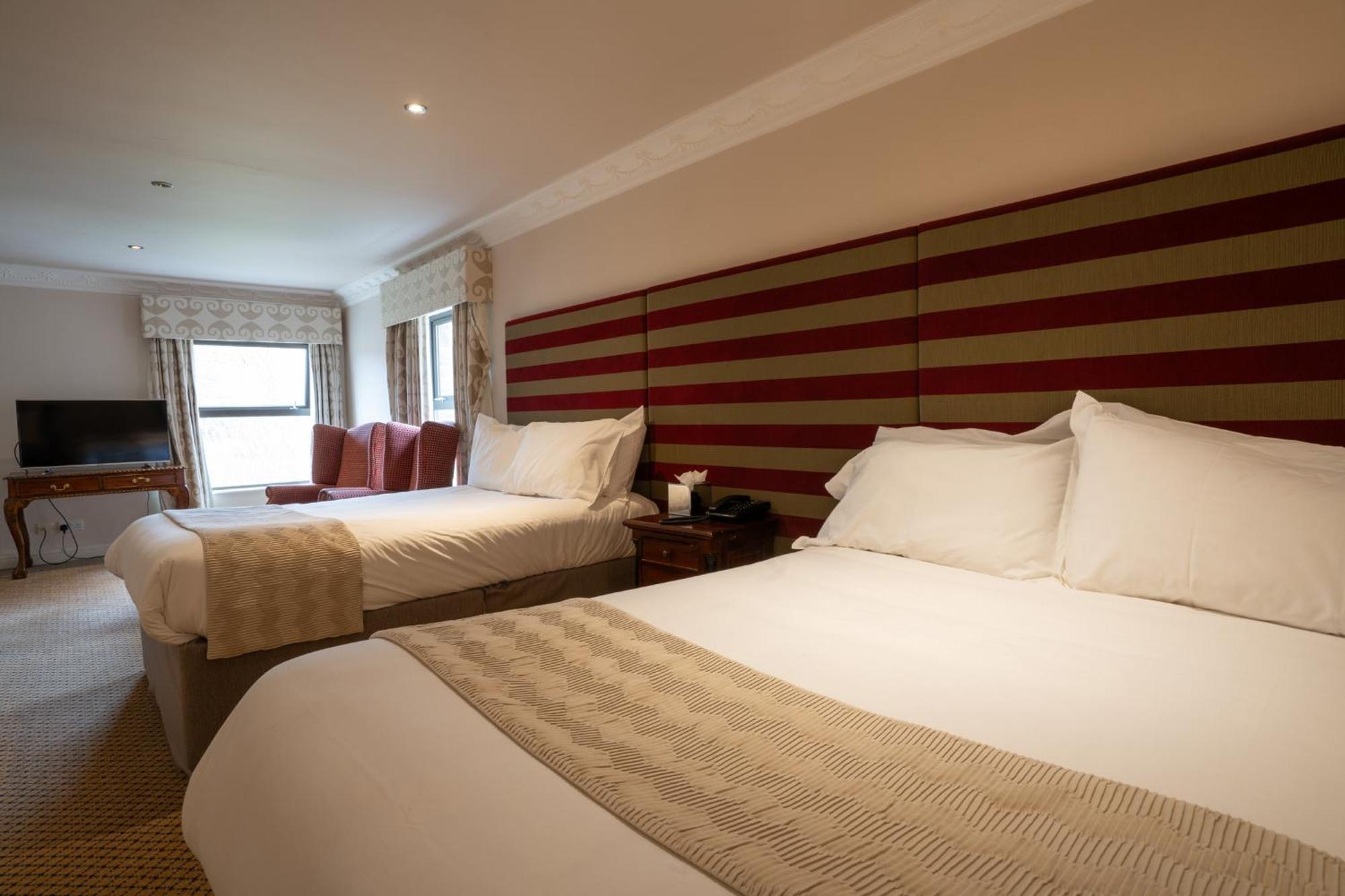 Waterton Park Hotel Уейкфийлд Екстериор снимка