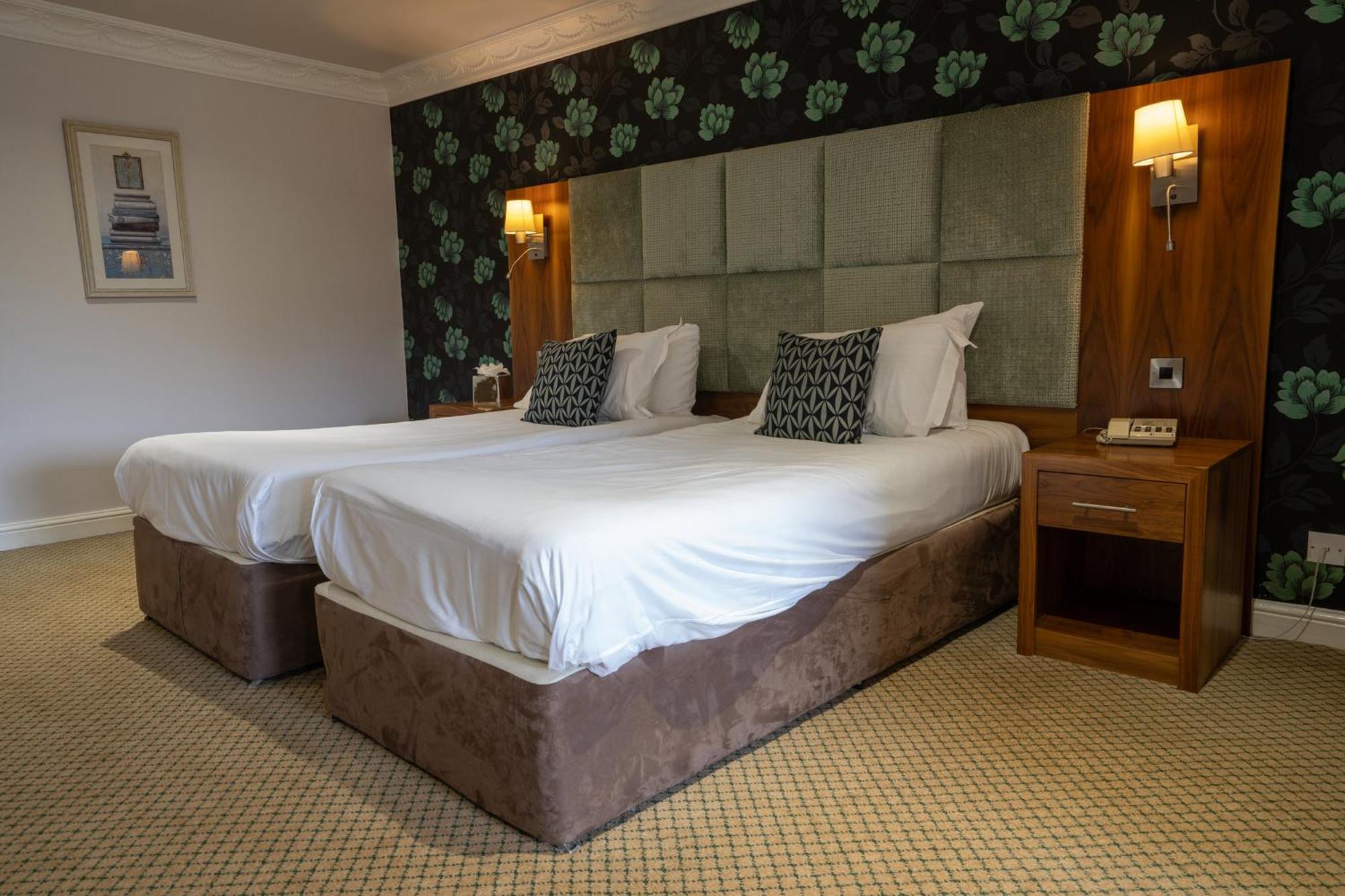 Waterton Park Hotel Уейкфийлд Екстериор снимка