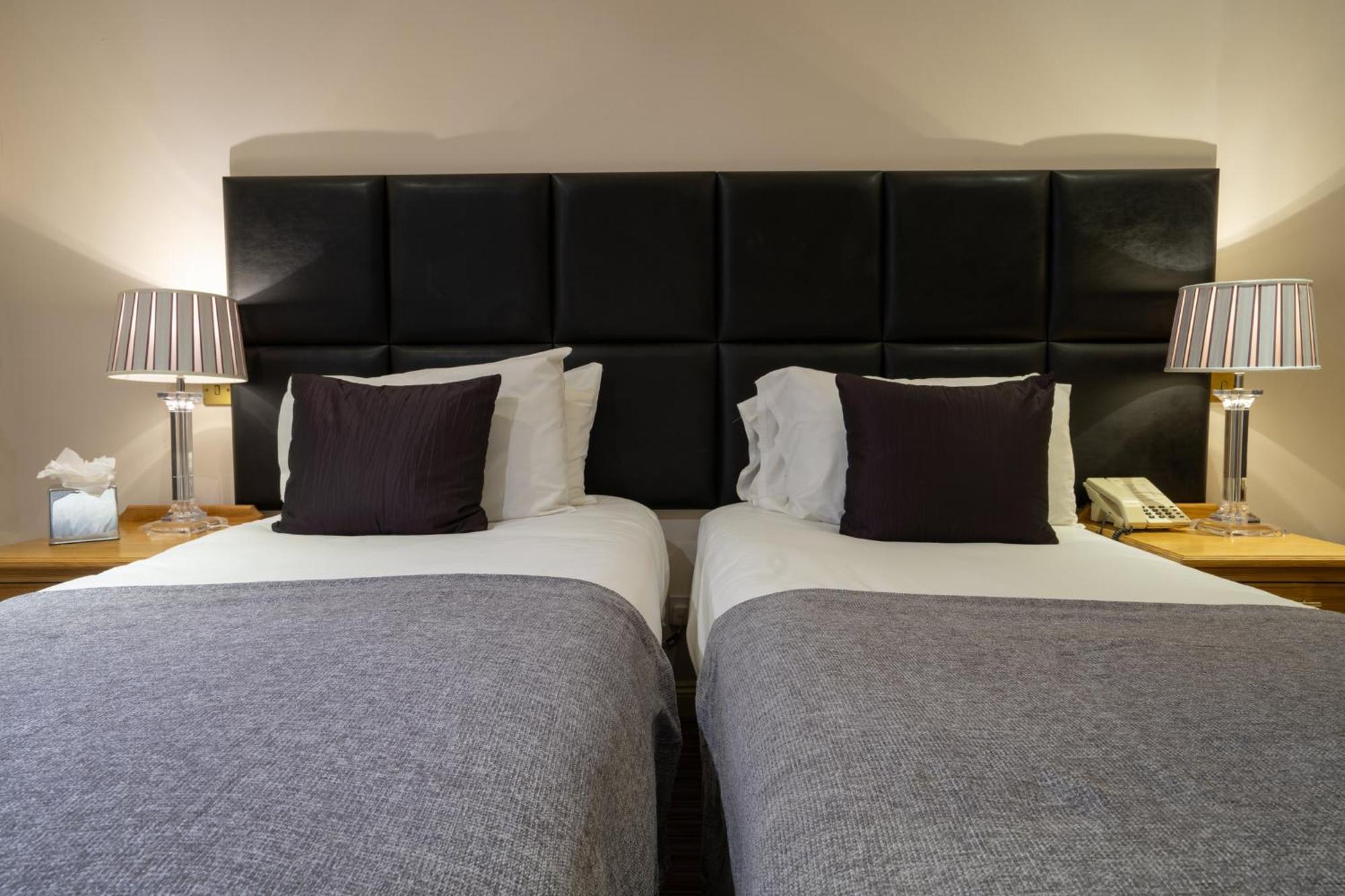 Waterton Park Hotel Уейкфийлд Екстериор снимка
