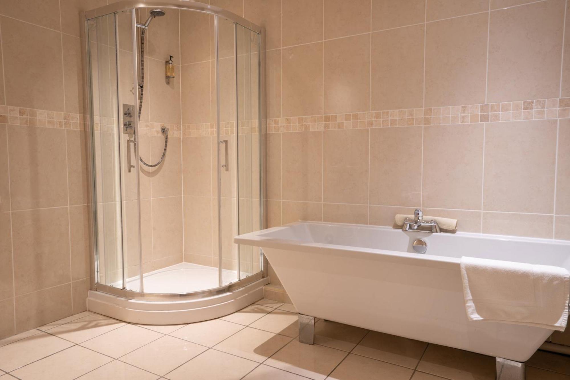 Waterton Park Hotel Уейкфийлд Екстериор снимка