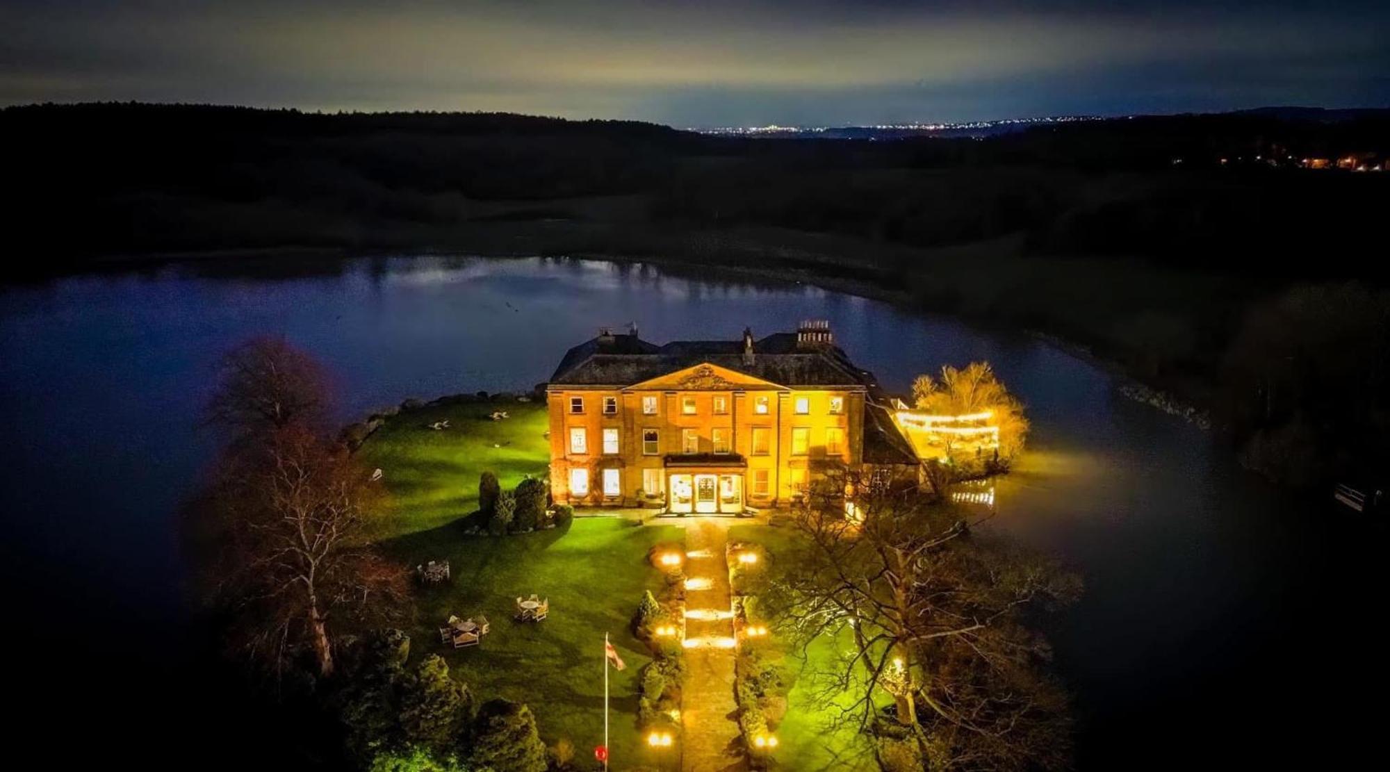 Waterton Park Hotel Уейкфийлд Екстериор снимка