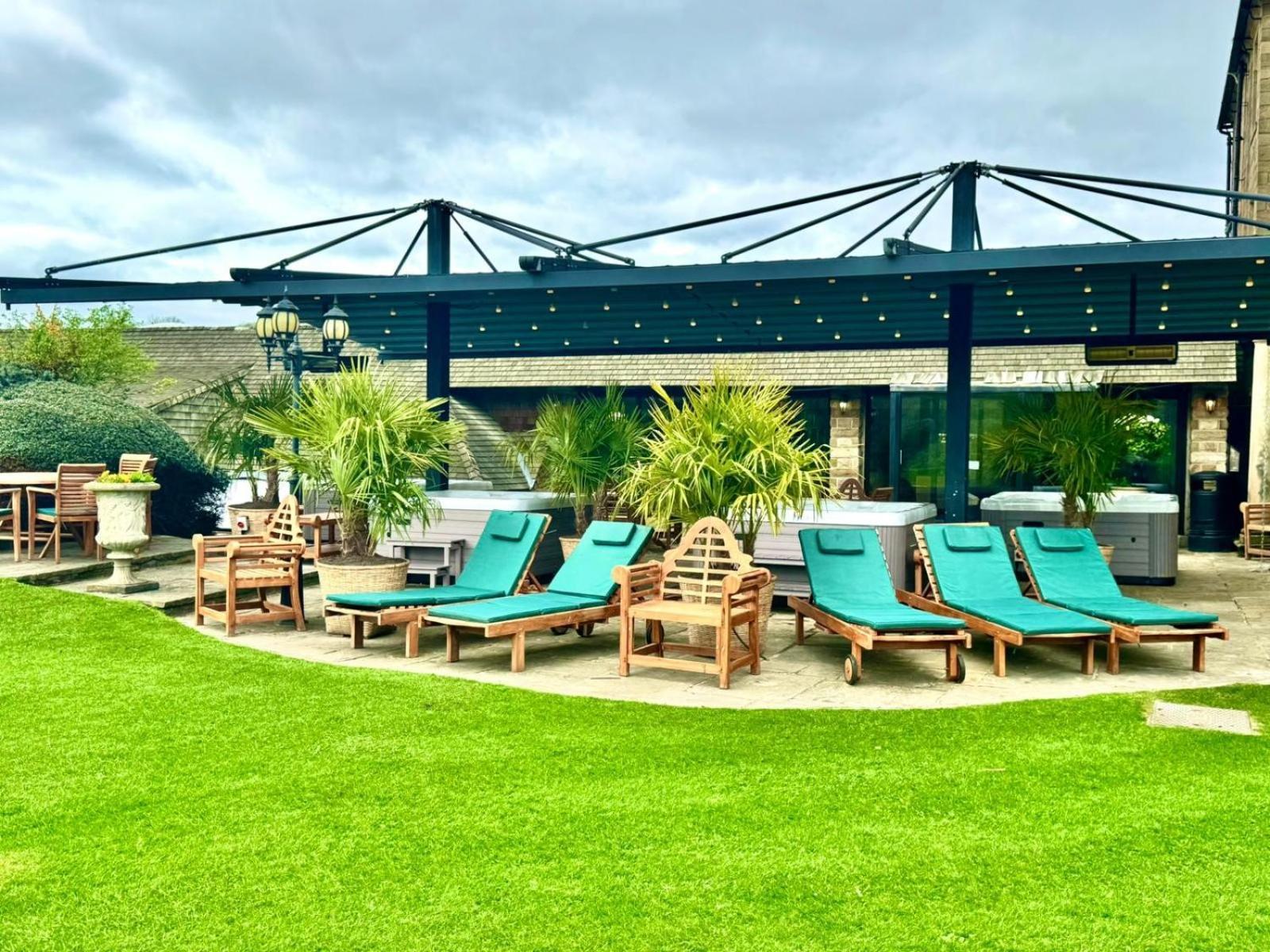 Waterton Park Hotel Уейкфийлд Екстериор снимка